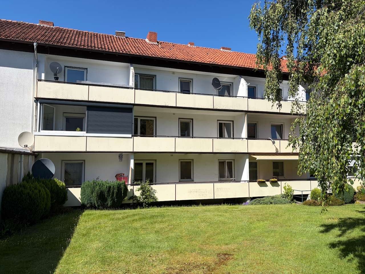Kleine 2 Zimmer Singlewohnung mit kleiner Einbauküche und Balkon ! - Foto 2